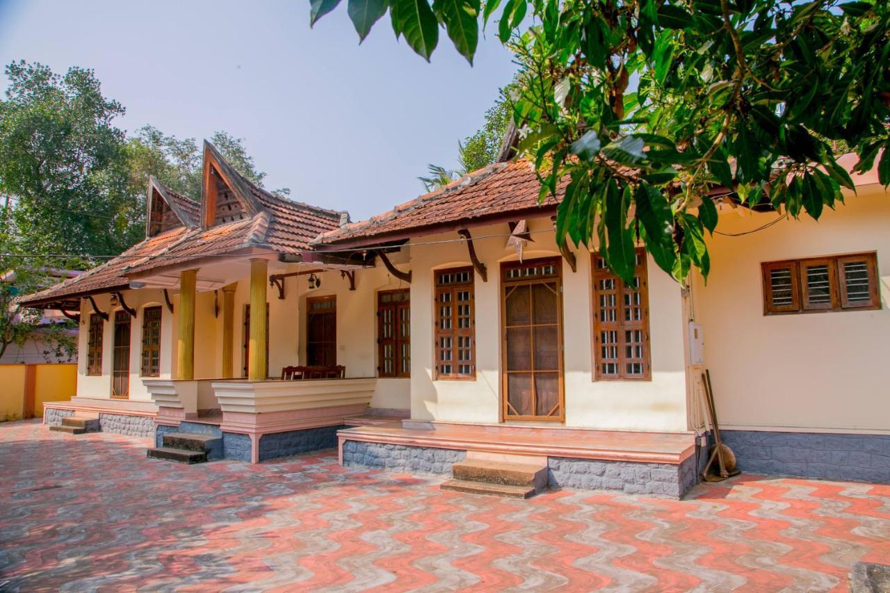 Trium Heritage Villa Chengannur Exterior foto